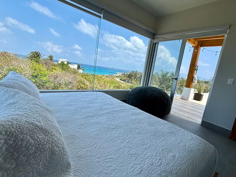 Contemporary Isla Mujeres Retreat with Infinity Pool & Ocean Views - Isla Mujeres, Mexico
