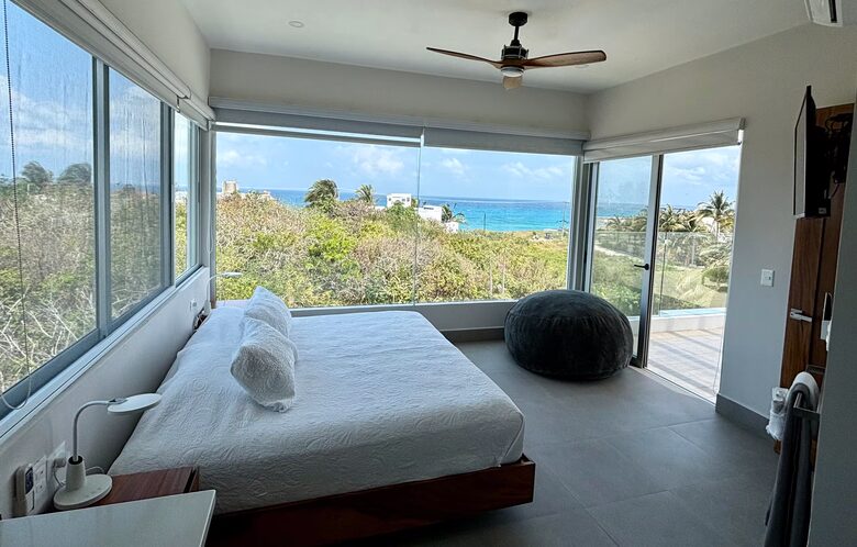 Contemporary Isla Mujeres Retreat with Infinity Pool & Ocean Views - Isla Mujeres, Mexico