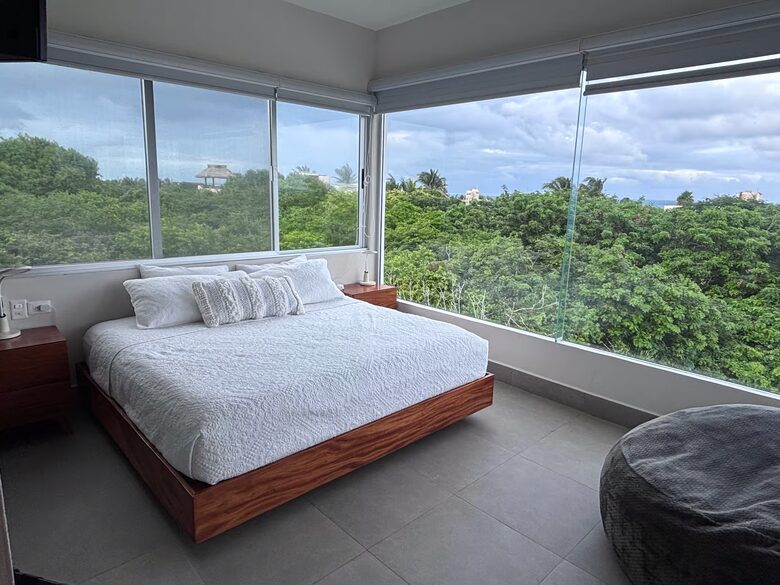 Contemporary Isla Mujeres Retreat with Infinity Pool & Ocean Views - Isla Mujeres, Mexico