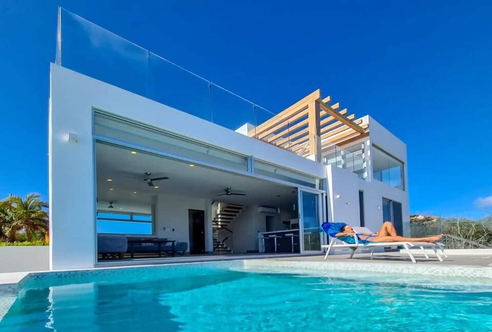 Contemporary Isla Mujeres Retreat with Infinity Pool & Ocean Views - Isla Mujeres, Mexico