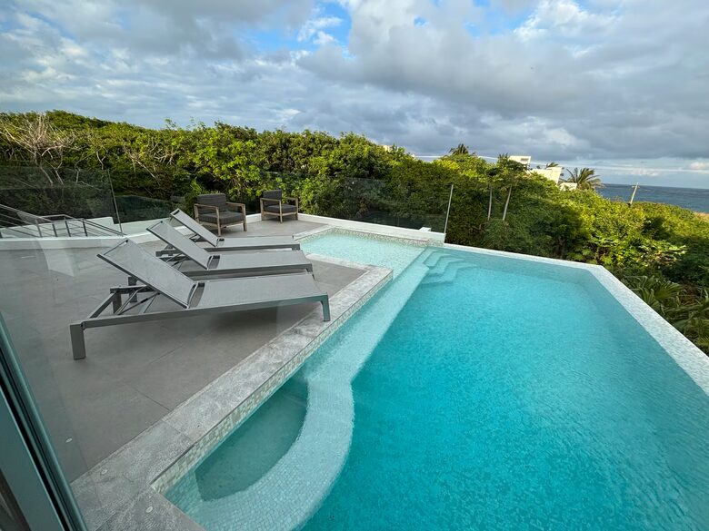 Contemporary Isla Mujeres Retreat with Infinity Pool & Ocean Views - Isla Mujeres, Mexico