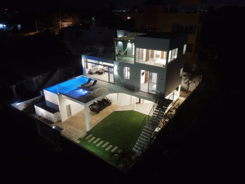 Contemporary Isla Mujeres Retreat with Infinity Pool & Ocean Views - Isla Mujeres, Mexico
