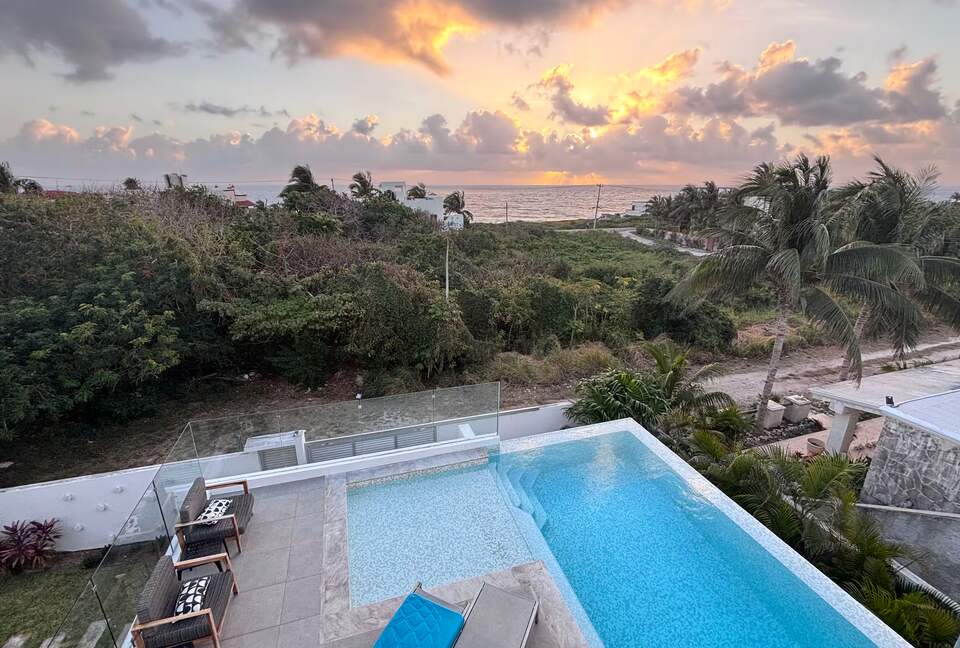 Contemporary Isla Mujeres Retreat with Infinity Pool & Ocean Views - Isla Mujeres, Mexico