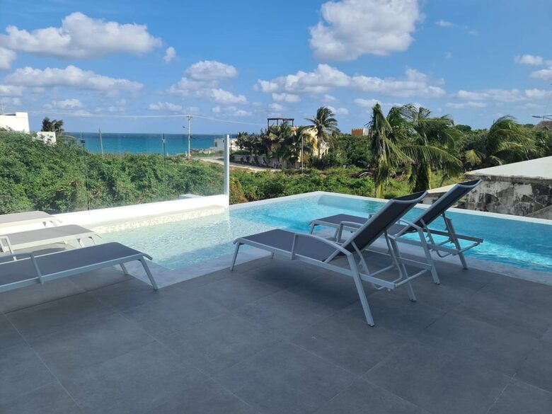 Contemporary Isla Mujeres Retreat with Infinity Pool & Ocean Views - Isla Mujeres, Mexico