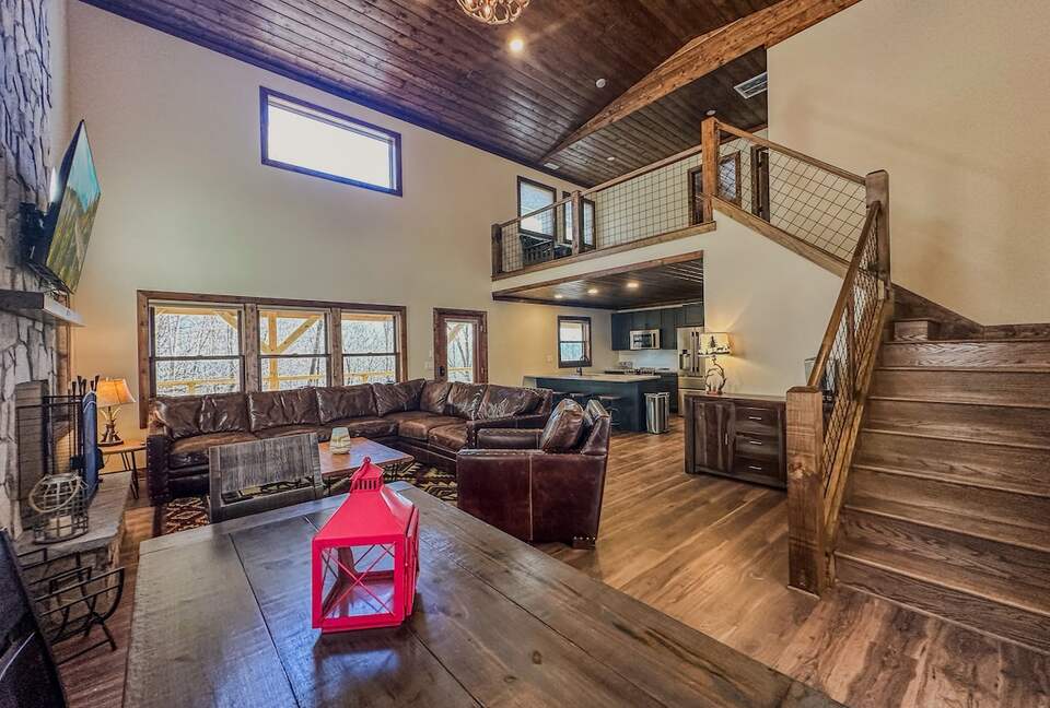 Modern Boone Log Cabin with Scenic Mountain Views - Boone, North Carolina