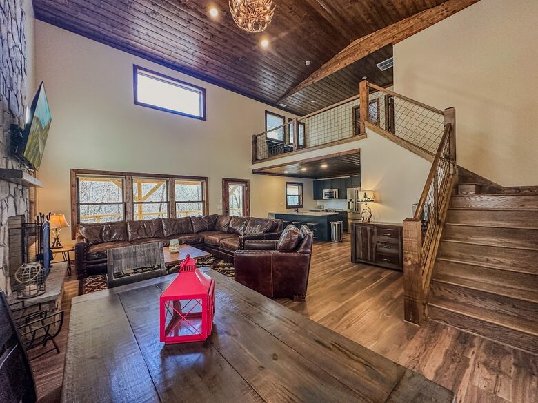 Modern Boone Log Cabin with Scenic Mountain Views - Boone, North Carolina