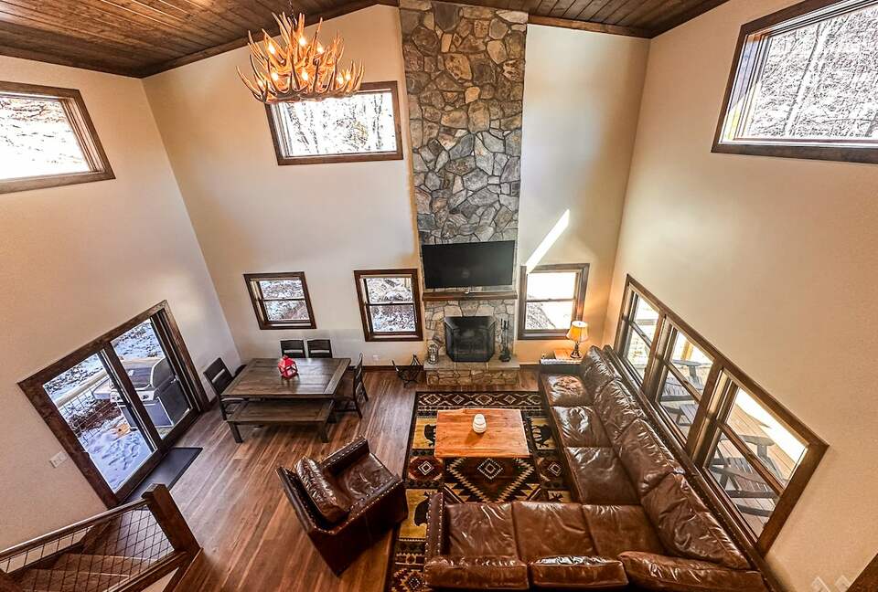 Modern Boone Log Cabin with Scenic Mountain Views - Boone, North Carolina