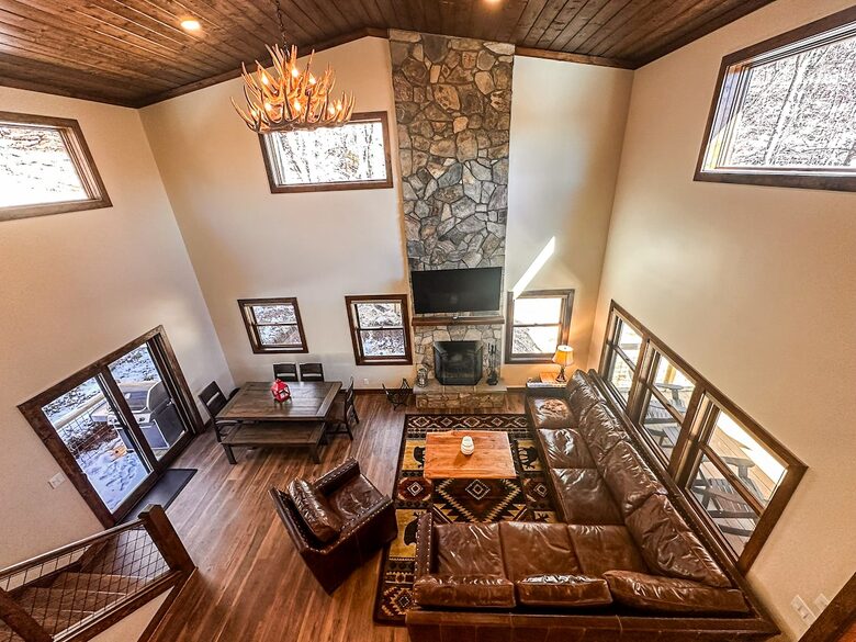 Modern Boone Log Cabin with Scenic Mountain Views - Boone, North Carolina