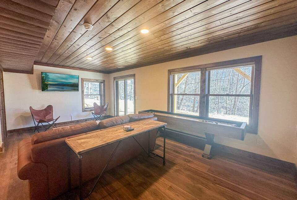Modern Boone Log Cabin with Scenic Mountain Views - Boone, North Carolina