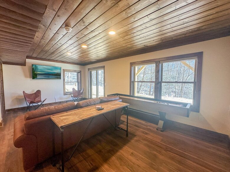 Modern Boone Log Cabin with Scenic Mountain Views - Boone, North Carolina