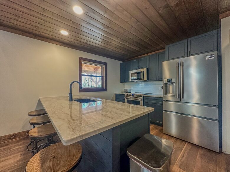 Modern Boone Log Cabin with Scenic Mountain Views - Boone, North Carolina