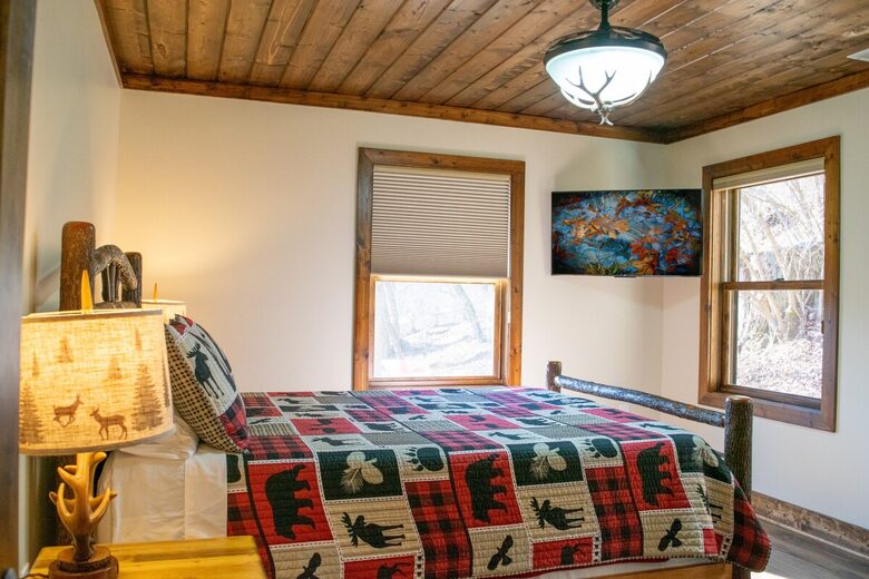Modern Boone Log Cabin with Scenic Mountain Views - Boone, North Carolina