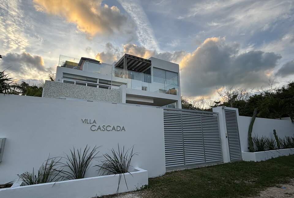 Contemporary Isla Mujeres Retreat with Infinity Pool & Ocean Views - Isla Mujeres, Mexico