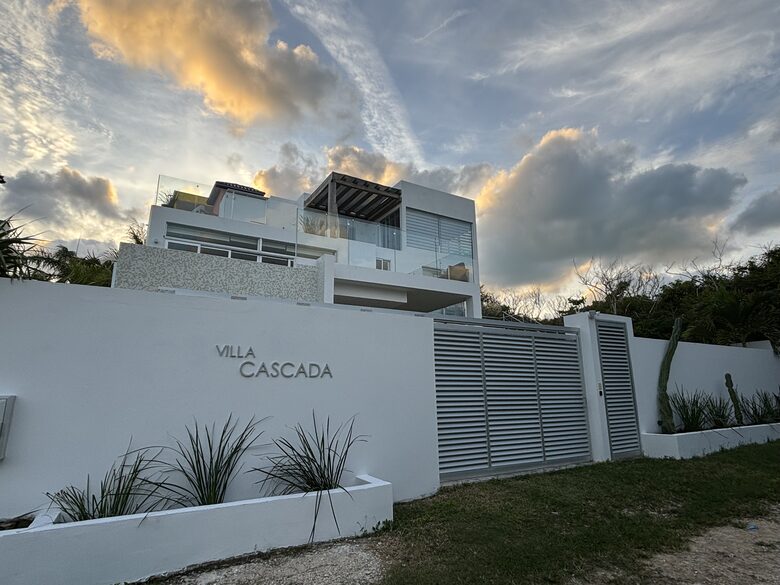 Contemporary Isla Mujeres Retreat with Infinity Pool & Ocean Views - Isla Mujeres, Mexico