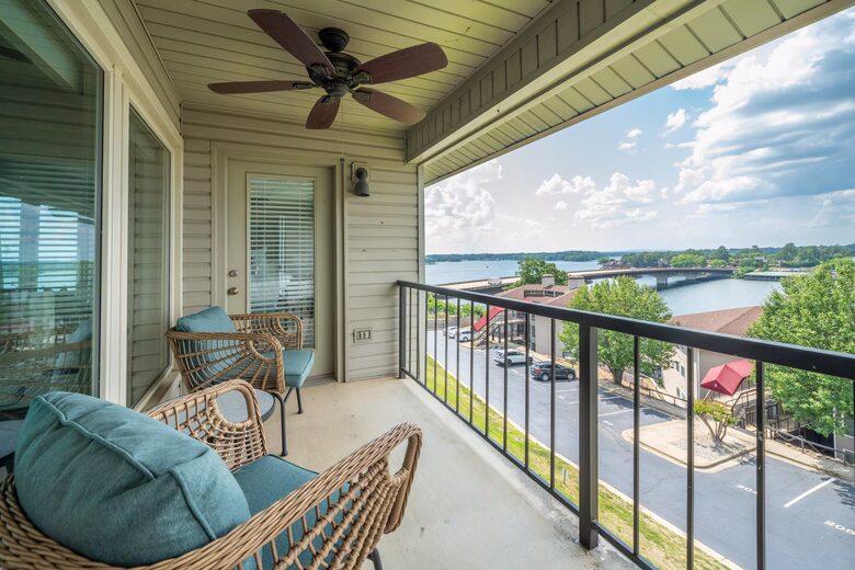 Lake Hamilton Retreat with Panoramic Views and Boat Slip - Lake Hamilton, Arkansas