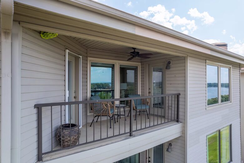 Lake Hamilton Retreat with Panoramic Views and Boat Slip - Lake Hamilton, Arkansas