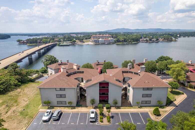 Lake Hamilton Retreat with Panoramic Views and Boat Slip - Lake Hamilton, Arkansas
