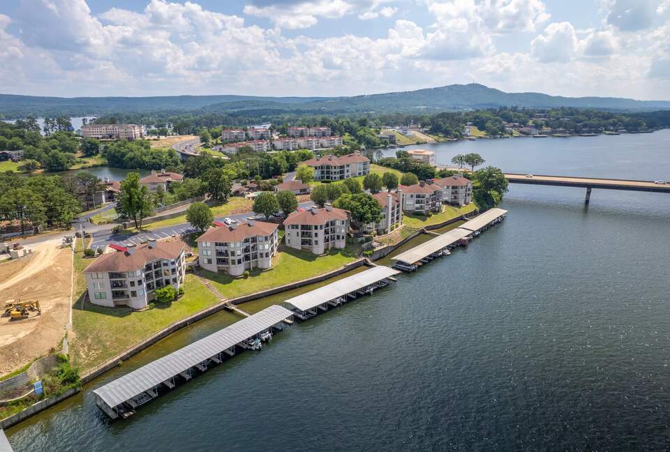 Lake Hamilton Retreat with Panoramic Views and Boat Slip - Lake Hamilton, Arkansas