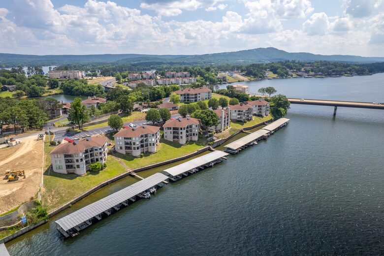 Lake Hamilton Retreat with Panoramic Views and Boat Slip - Lake Hamilton, Arkansas
