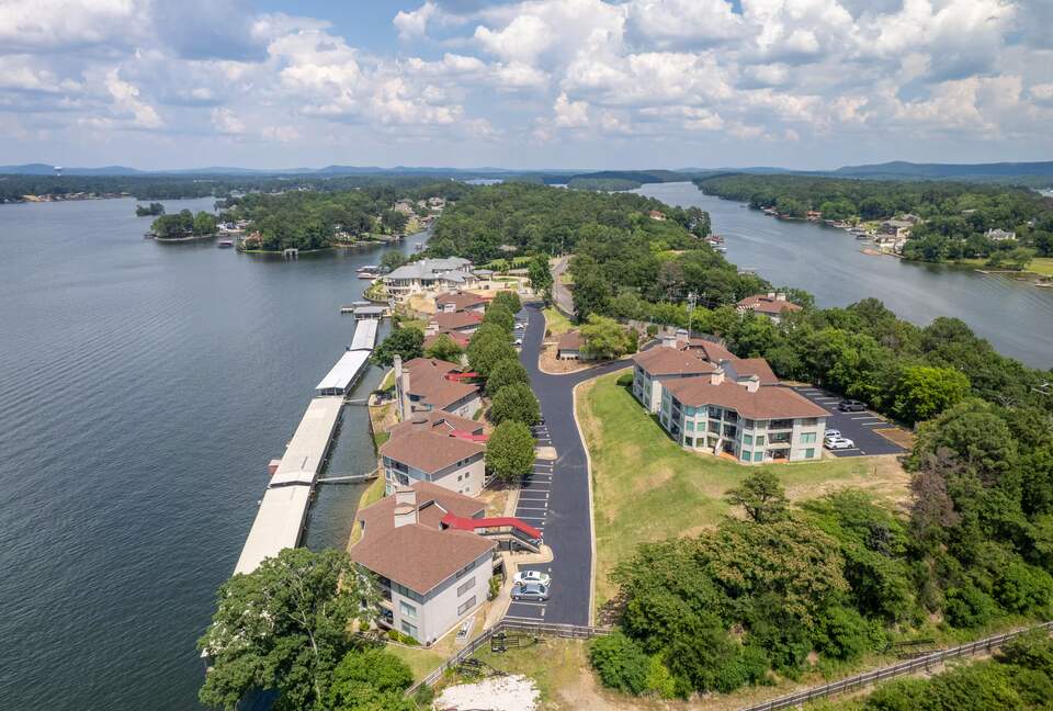 Lake Hamilton Retreat with Panoramic Views and Boat Slip - Lake Hamilton, Arkansas