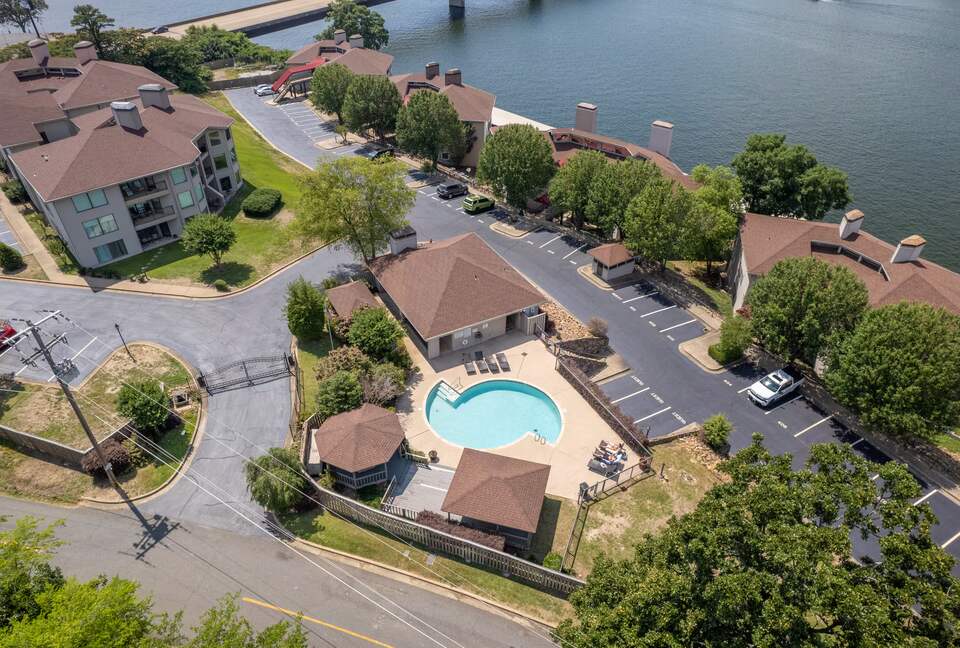 Lake Hamilton Retreat with Panoramic Views and Boat Slip - Lake Hamilton, Arkansas