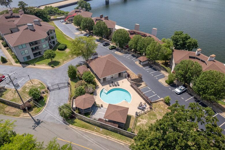 Lake Hamilton Retreat with Panoramic Views and Boat Slip - Lake Hamilton, Arkansas