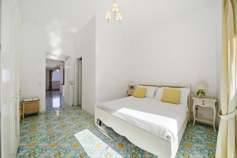 Panoramic Sorrento Villa Overlooking the Bay of Naples - Sorrento, Italy