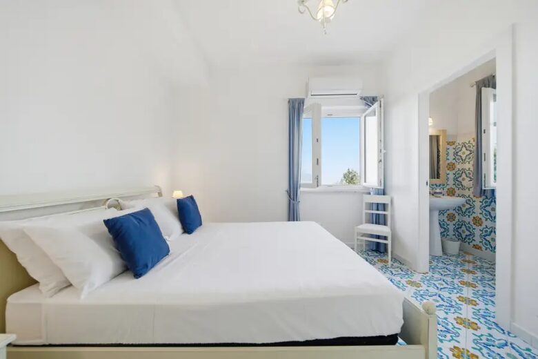 Panoramic Sorrento Villa Overlooking the Bay of Naples - Sorrento, Italy