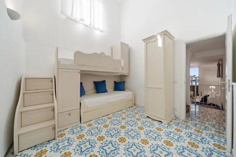 Panoramic Sorrento Villa Overlooking the Bay of Naples - Sorrento, Italy