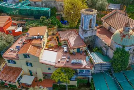 Panoramic Sorrento Villa Overlooking the Bay of Naples - Sorrento, Italy