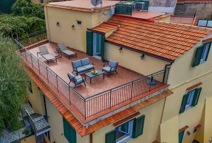 Panoramic Sorrento Villa Overlooking the Bay of Naples - Sorrento, Italy
