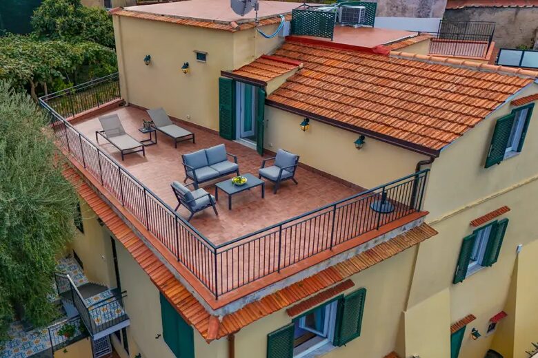 Panoramic Sorrento Villa Overlooking the Bay of Naples - Sorrento, Italy