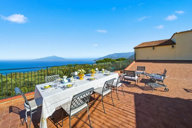 Panoramic Sorrento Villa Overlooking the Bay of Naples - Sorrento, Italy