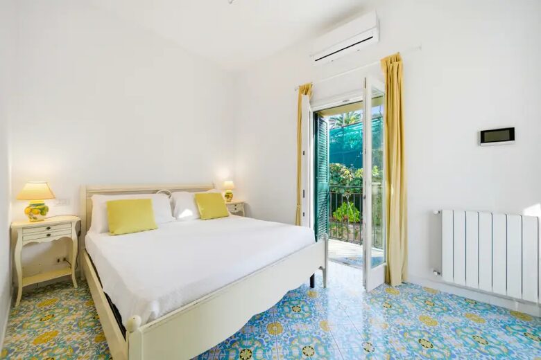 Panoramic Sorrento Villa Overlooking the Bay of Naples - Sorrento, Italy