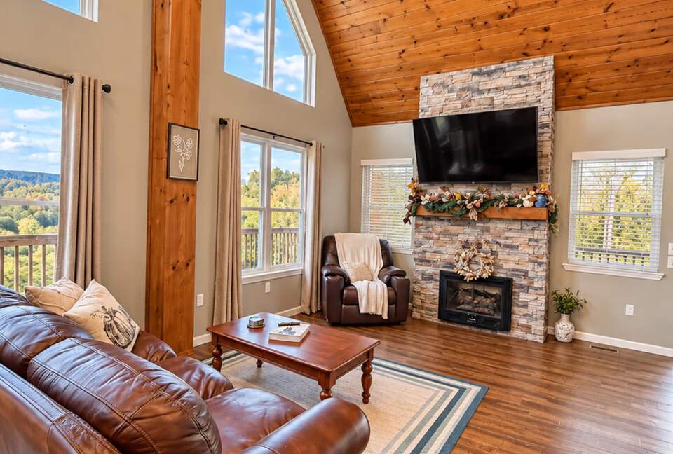 Greenup Countryside Retreat with Private Pool and Hot Tub - Greenup, Kentucky