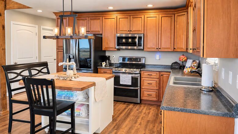 Greenup Countryside Retreat with Private Pool and Hot Tub - Greenup, Kentucky
