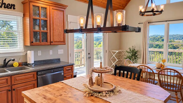 Greenup Countryside Retreat with Private Pool and Hot Tub - Greenup, Kentucky