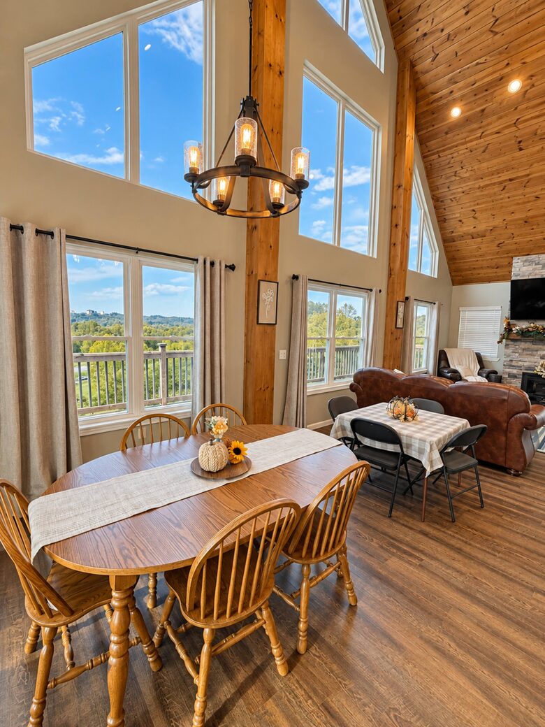 Greenup Countryside Retreat with Private Pool and Hot Tub - Greenup, Kentucky