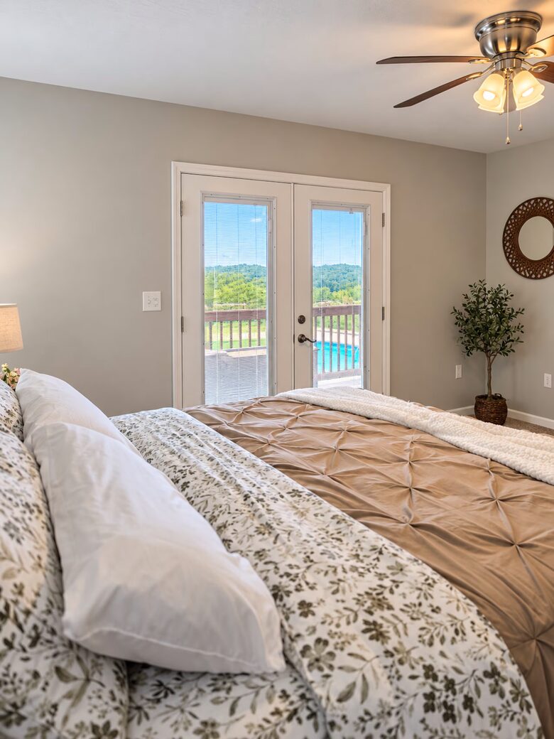 Greenup Countryside Retreat with Private Pool and Hot Tub - Greenup, Kentucky