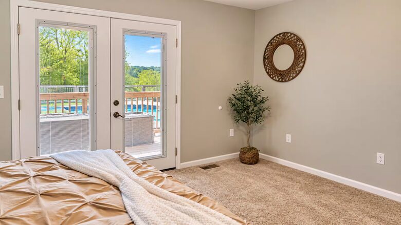 Greenup Countryside Retreat with Private Pool and Hot Tub - Greenup, Kentucky