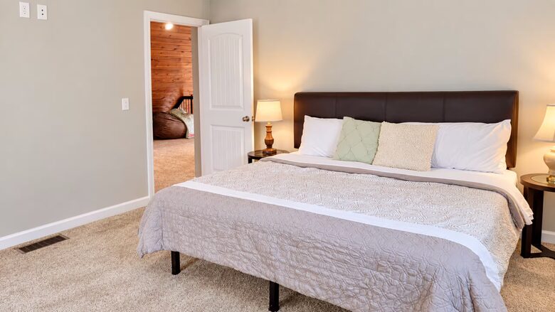 Greenup Countryside Retreat with Private Pool and Hot Tub - Greenup, Kentucky