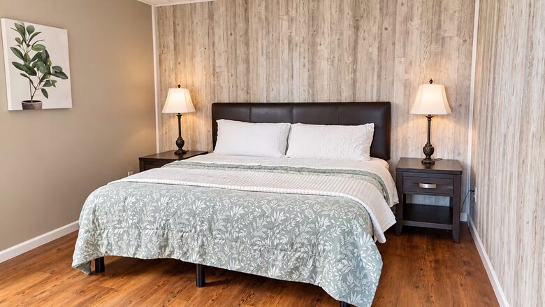 Greenup Countryside Retreat with Private Pool and Hot Tub - Greenup, Kentucky