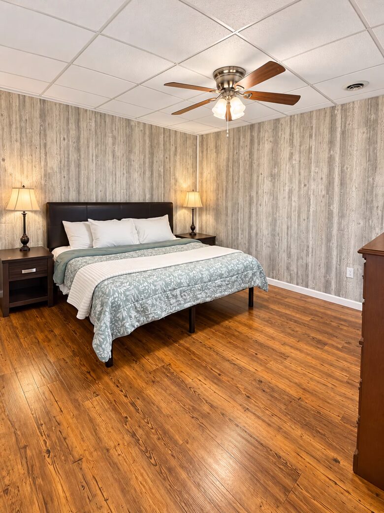 Greenup Countryside Retreat with Private Pool and Hot Tub - Greenup, Kentucky