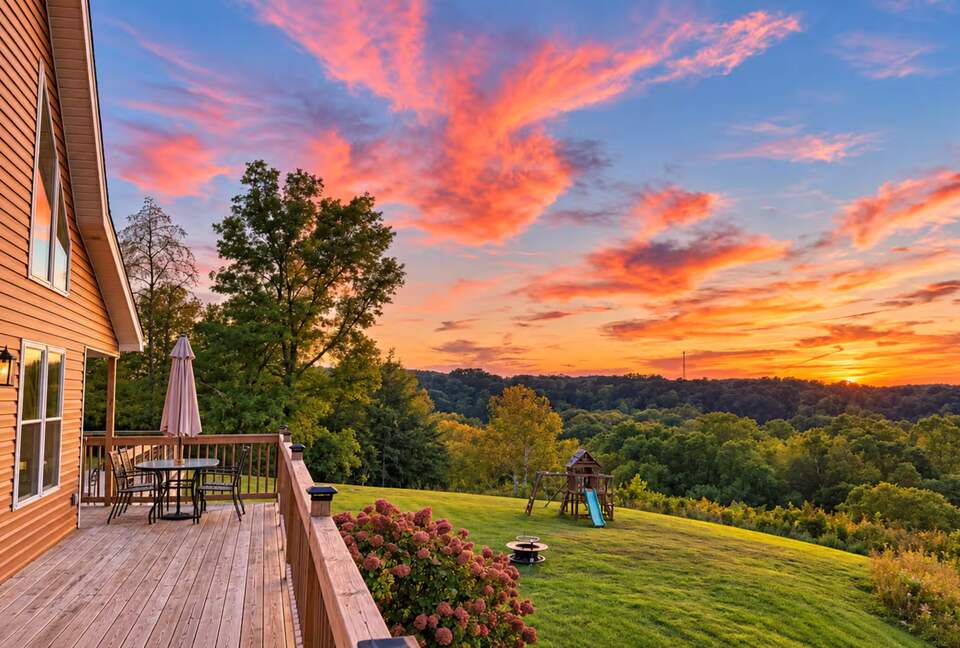 Greenup Countryside Retreat with Private Pool and Hot Tub - Greenup, Kentucky
