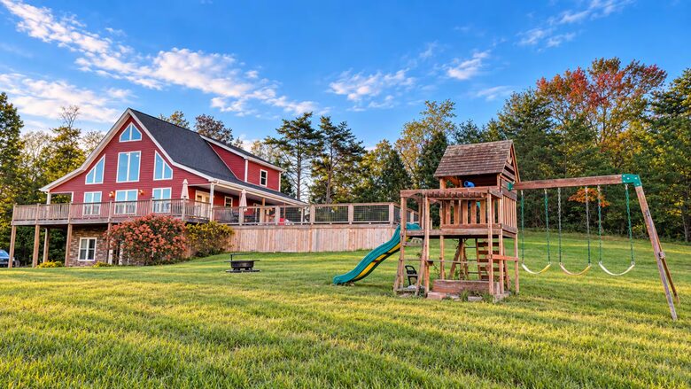 Greenup Countryside Retreat with Private Pool and Hot Tub - Greenup, Kentucky