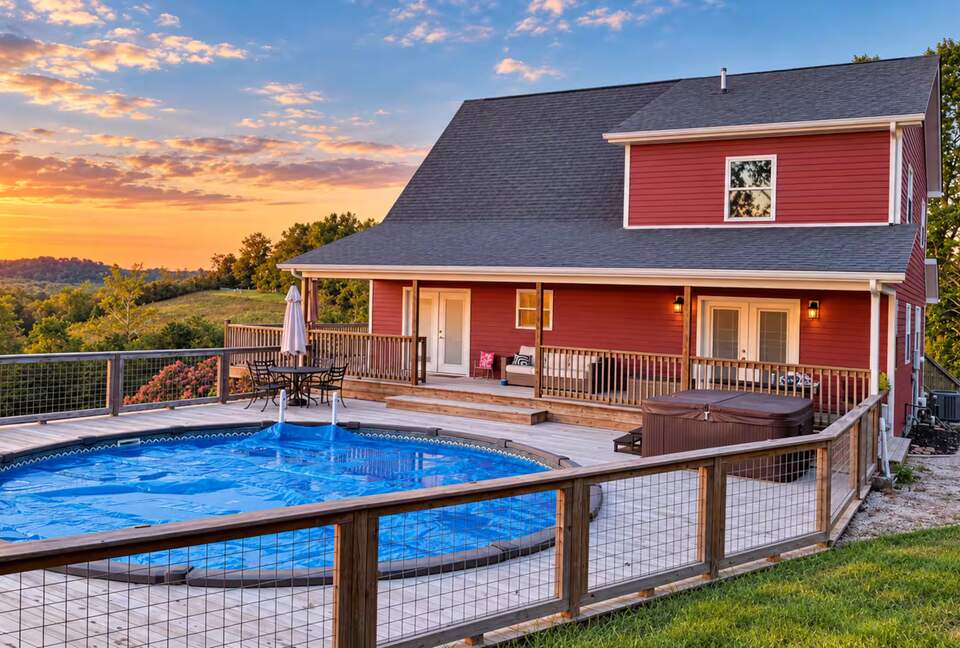Greenup Countryside Retreat with Private Pool and Hot Tub - Greenup, Kentucky