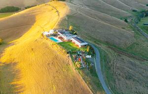 Tuscan-Inspired Luxury Villa with Marlborough Vineyard Views - Riverlands, New Zealand
