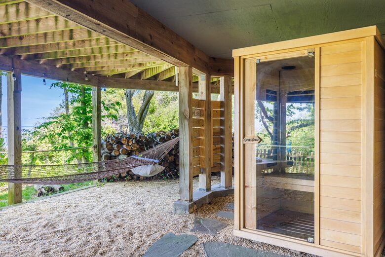Secluded Long Island Sound Estate with Private Beach Path - Riverhead, New York