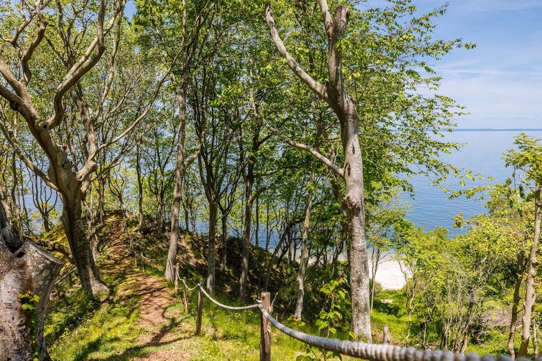 Secluded Long Island Sound Estate with Private Beach Path - Riverhead, New York