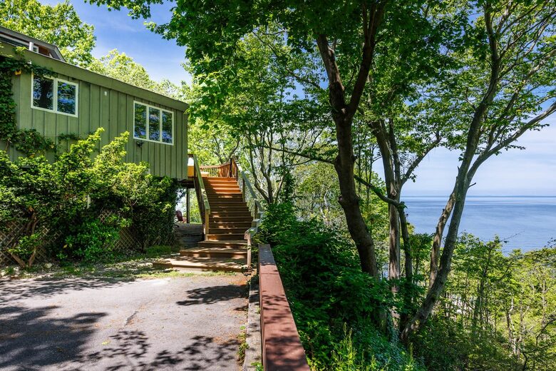 Secluded Long Island Sound Estate with Private Beach Path - Riverhead, New York